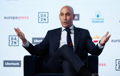El presidente de la Real Federación Española de Fútbol, Luis Rubiales, participa en los Desayunos Deportivos de Europa Press, en el Auditorio El Beatriz, en Madrid