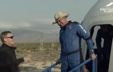 Jeff Bezos vuelve a tierra tras alcanzar el espacio en cohete de Blue Origin