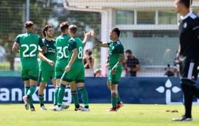 El Chimy Ávila celebra su gol con sus compañeros