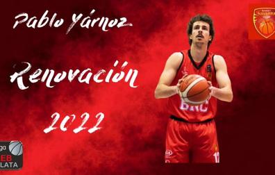 El escolta navarro Pablo Yárnoz en el anuncio de la renovación por un año más publicado por Basket Navarra