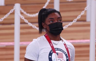 Simone Biles estará en la final de barra de equilibrio