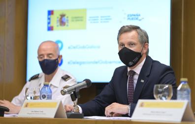 El jefe superior de Policía de Galicia, José Luis Balseiro; y el delegado del Gobierno en Galicia, José Miñones, informan sobre el caso de Samuel Luiz.