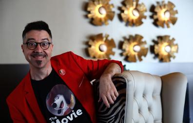 Toni García, este martes, en el hotel Tres Reyes de Pamplona. Hoy presentará la película D’Artacán y los tres mosqueperros en la Catedral de Pamplona, dentro del NIFF.