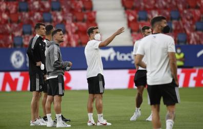 Jugadores de Osasuna antes de medirse al Celta