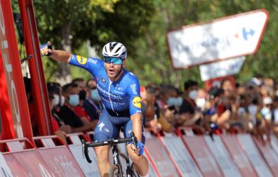 Florian Sénéchal celebra su triunfo en la Vuelta