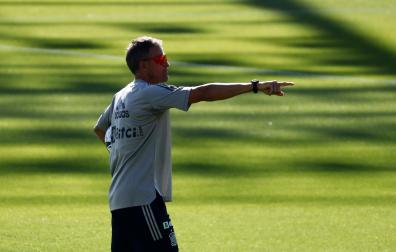 El seleccionador Luis Enrique, durante un entrenamiento en la Ciudad del Fútbol de Las Rozas