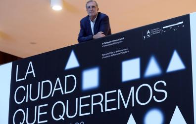 José María Ezquiaga, director del congreso de la Fundación Arquitectura y Sociedad, este miércoles en el Baluarte de Pamplona