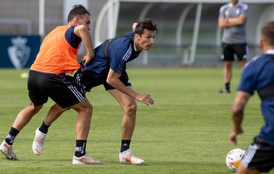 Budimir trata de marcharse de Unai García