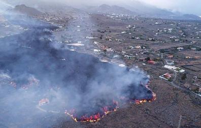Una imagen aérea en la que se puede apreciar el tamaño de la colada de lava