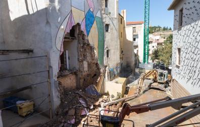 Imagen de la zona afectada del edificio, tras ser derribada la parte que corría más riesgo de derrumbarse