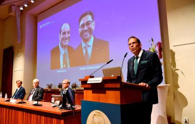 Thomas Perlmann anuncia los ganadores del Premio Nobel de Medicina
