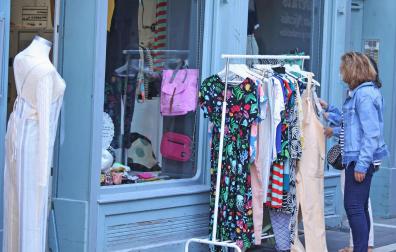 Uno de los comercios que han salido a la calle en Pamplona