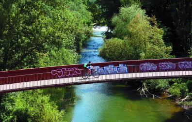 La convivencia entre ciclistas y peatones va enfocada a ser una realidad más pronto que tarde