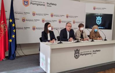 El alcalde Maya, junto a las ediles María Echávarri, Ana Elizalde y María Caballero (de izda a dcha.)
