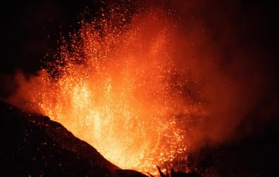 Las coladas de lava del volcán Cumbre Vieja crecen