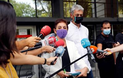 La portavoz parlamentaria de EH Bildu, Mertxe Aizpurua, en declaraciones a los medios en una fotografía de archivo