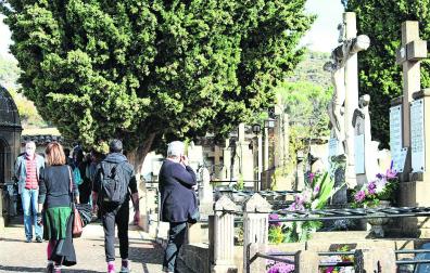El cementerio de Estella recibió visitas durante todo el puente festivo