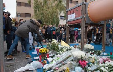 Flores en homenaje al niño asesinado en Lardero