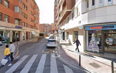 Calle Fernando Remacha de la capital ribera, donde se encuentra el domicilio donde se estaba celebrando la fiesta