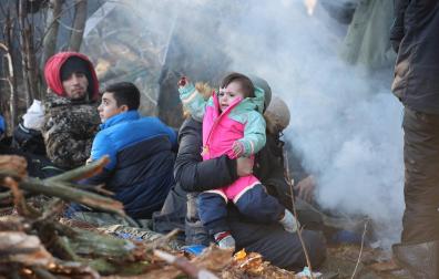 La presencia de numerosos niños en los campamentos de migrantes de la frontera preocupa a las organizaciones humanitarias