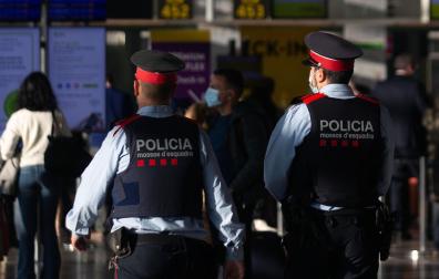 Dos agentes de los Mossos d'Esquadra