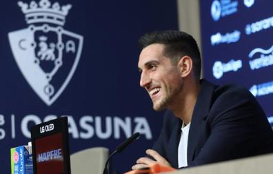 Hubo momentos distendidos en la comparecencia que ofreció el meta burgalés de Osasuna.
