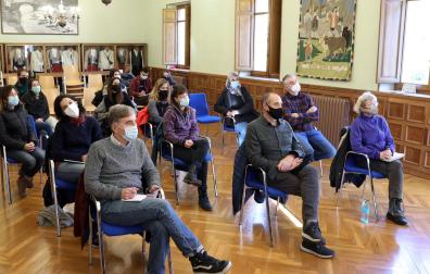 Público asistente al foro 'DN en Vivo' en la sede de la Junta General del valle del Roncal