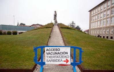 Apertura del nuevo vacunódromo en el Seminario de Pamplona