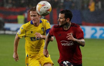 Rubén García y Álex, en el partido Osasuna-Cádiz