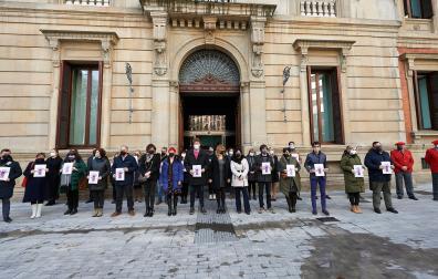 Concentración contra la violencia machista, este martes en el Parlamento de Navarra