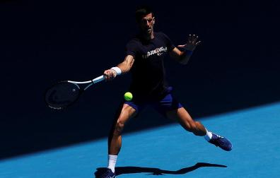 Djokovic, durante una sesión de entrenamiento este miércoles en el Melbourne Park