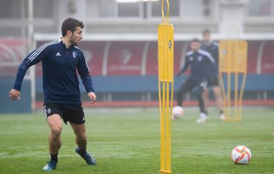 Unai Dufur, en una sesión con el primer equipo de Osasuna