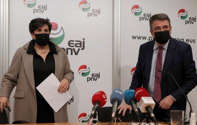 María Solana junto a Aitor Esteban en Pamplona