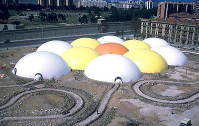 Las carpas, montadas en el solar que hoy ocupa Baluarte