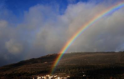 El arco iris, el lunes a las cinco de la tarde, sobre el pueblo viejo de Berriozar