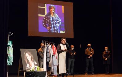 Los integrantes del grupo de teatro Luz de Candilejas de Cortes, en el acto celebrado este viernes