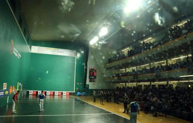 Primer partido en el Labrit con los 24 focos led nuevos de 1.000 vatios