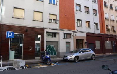 Vista de la calle donde se localiza el depósito