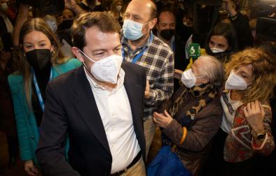 Alfonso Fernández Mañueco, a su llegada al Hotel Alameda Palace para valorar los resultados obtenidos por el PP