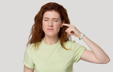 El tinnitus provoca ruidos, zumbidos, pitidos o sensación de pulsación en el oído.