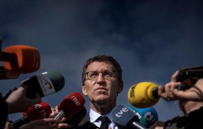 Alberto Núñez Feijóo atiende a los medios este lunes en San Cibrao das Viñas (Ourense)