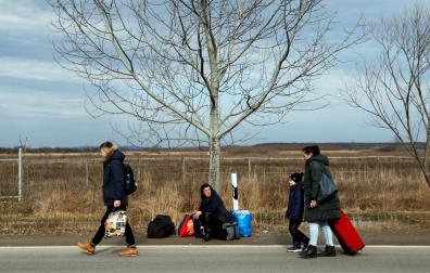 Ucranianos en la frontera con Hungría