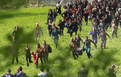 *A:   EDUARDO BUXENS
*F:  01   septiembre  2012
*L:   Zugarramurdi
*P:  
*T: Rodaje pelicula " LAS BRUJAS DE ZUGARRAURDI  "