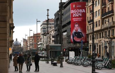 La fórmula utilizada para anunciar la renovación del técnico fue muy comentada por los peatones de Carlos III.