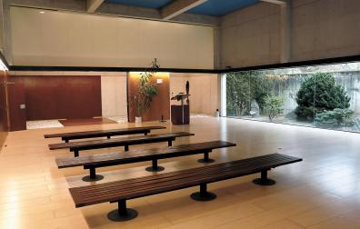 Sala de despedidas del cementerio de San José de Pamplona