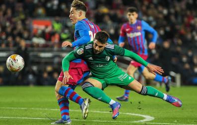 Nacho Vidal derribó a Gavi dentro del área en el minuto 12 de partido. Ferran no perdonó desde los once metros y el Barcelona fue a partir de ahí un rodillo.