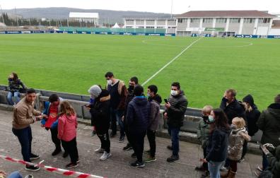 El Chimy Ávila ha causado expectación con su presencia en el partido de Osasuna Femenino