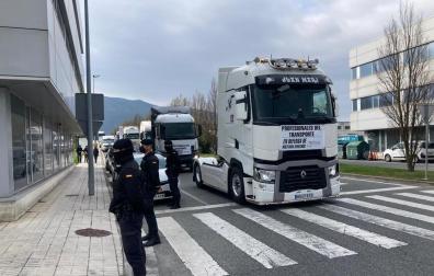 Fotos de la protesta de los camioneros navarros por las calles de Pamplona