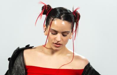 La cantante Rosalía posa durante la presentación de su disco 'Motomami'