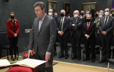 Toma de posesión de Patxi Vera Donazar como nuevo Defensor del Pueblo de Navarra
